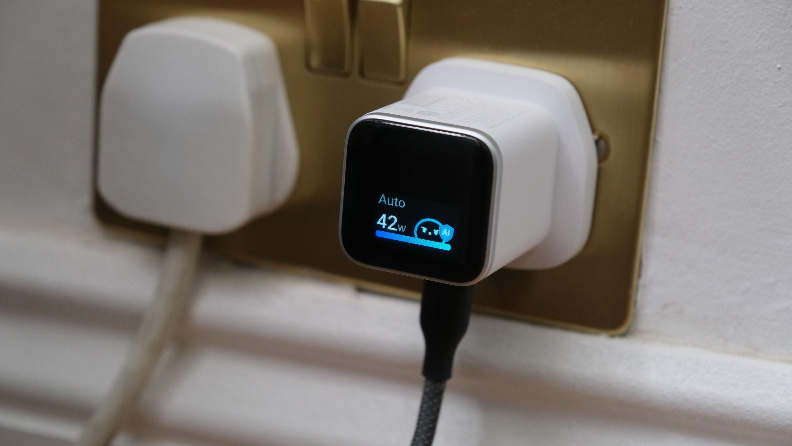 This tiny 45W charger tells you exactly how your phone is charging
