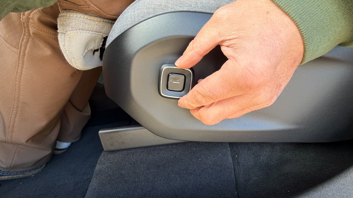 Volvo Dumbed-Down Seat Adjustment Knobs And I Actually Really Like It