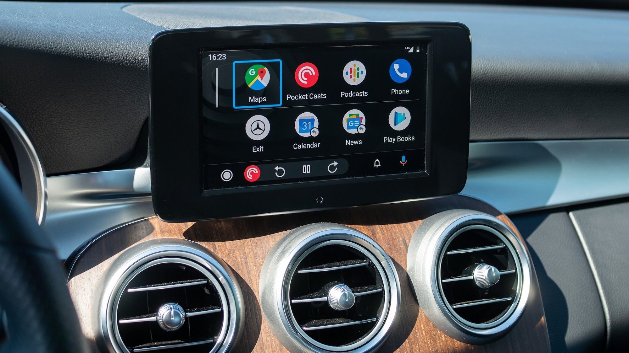 Android Auto calls failing? Closed foldables cause a strange issue