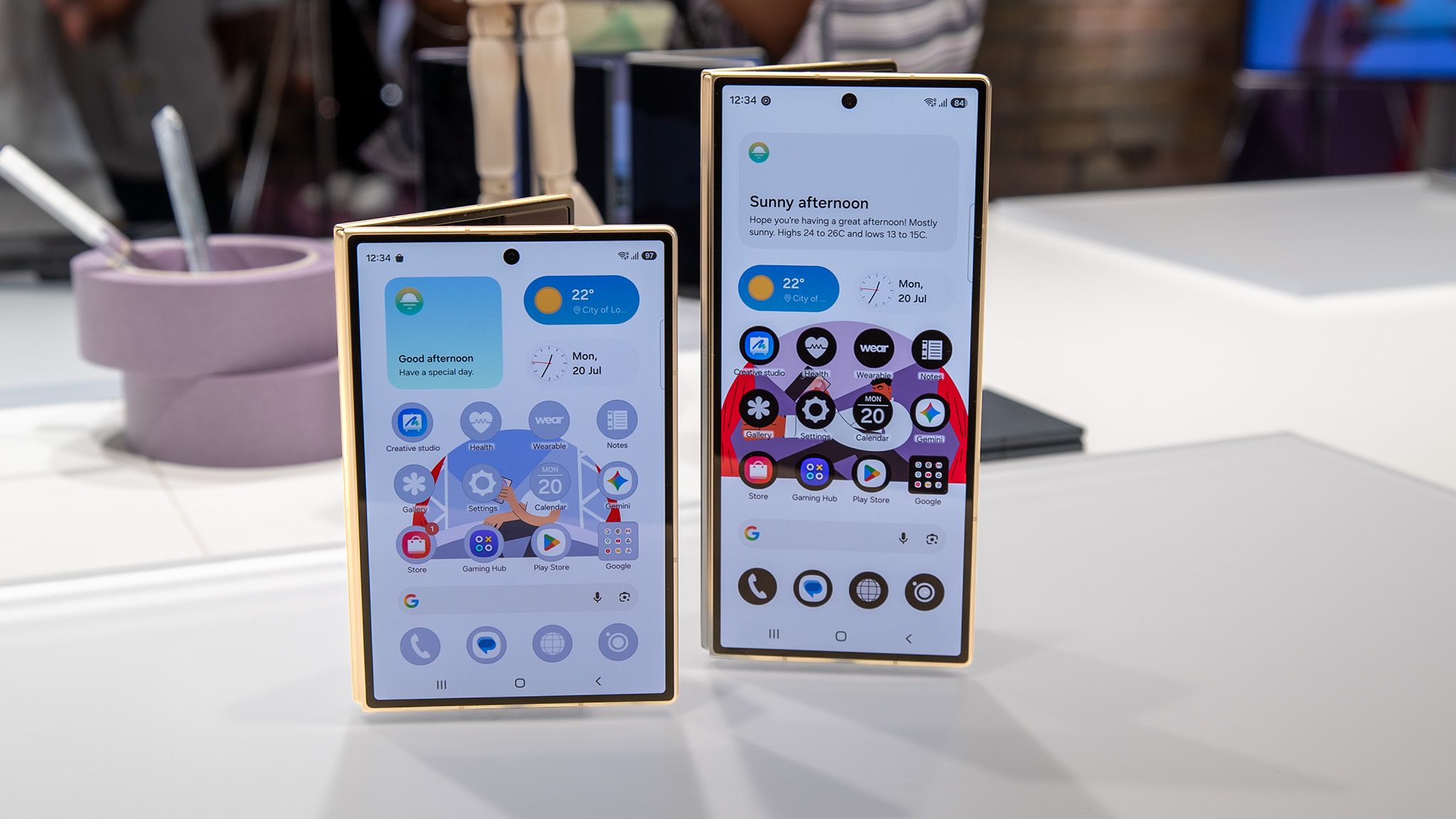 Global phone shipments drop to the lowest point in over a decade