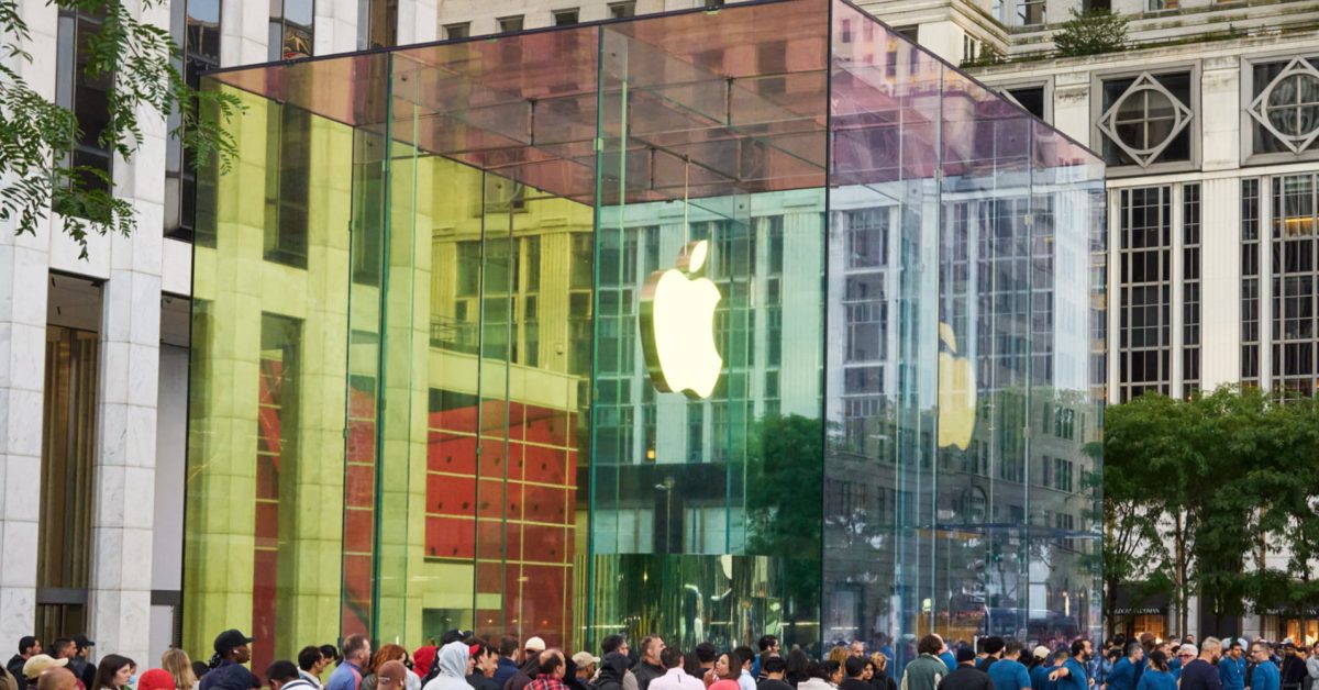 Giant iPhone Duo installations spotted at Apple Fifth Avenue ahead of launch – 9to5Mac