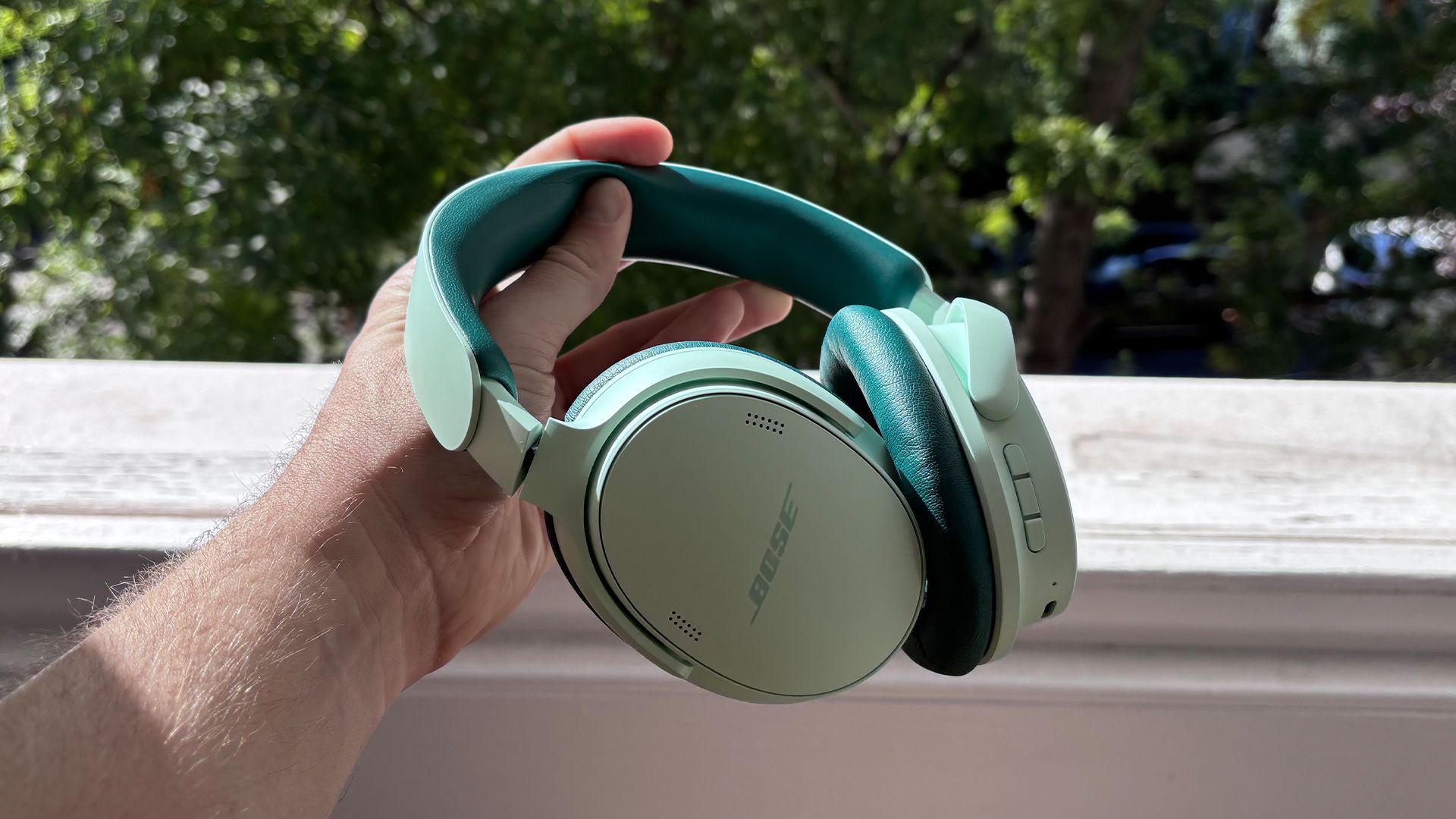 I’ve tested Bose’s latest noise-cancelling headphones, and they’re good but not great