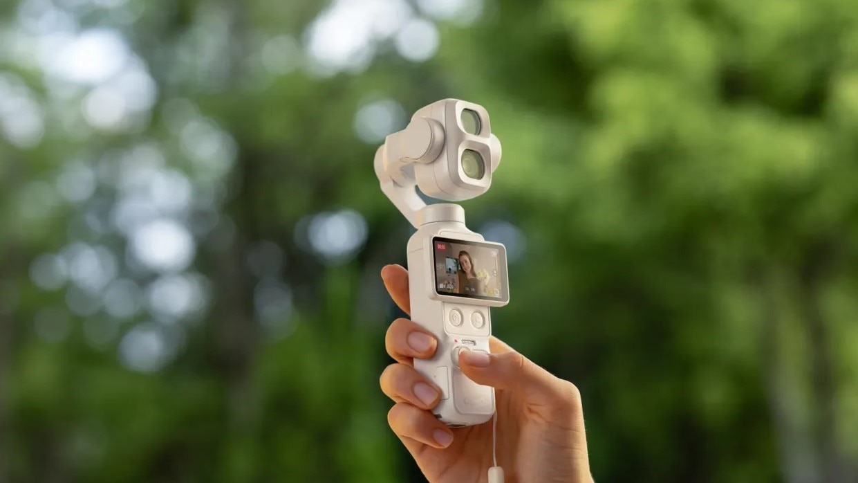 Our lives are chaos, this little camera tries to give them shape