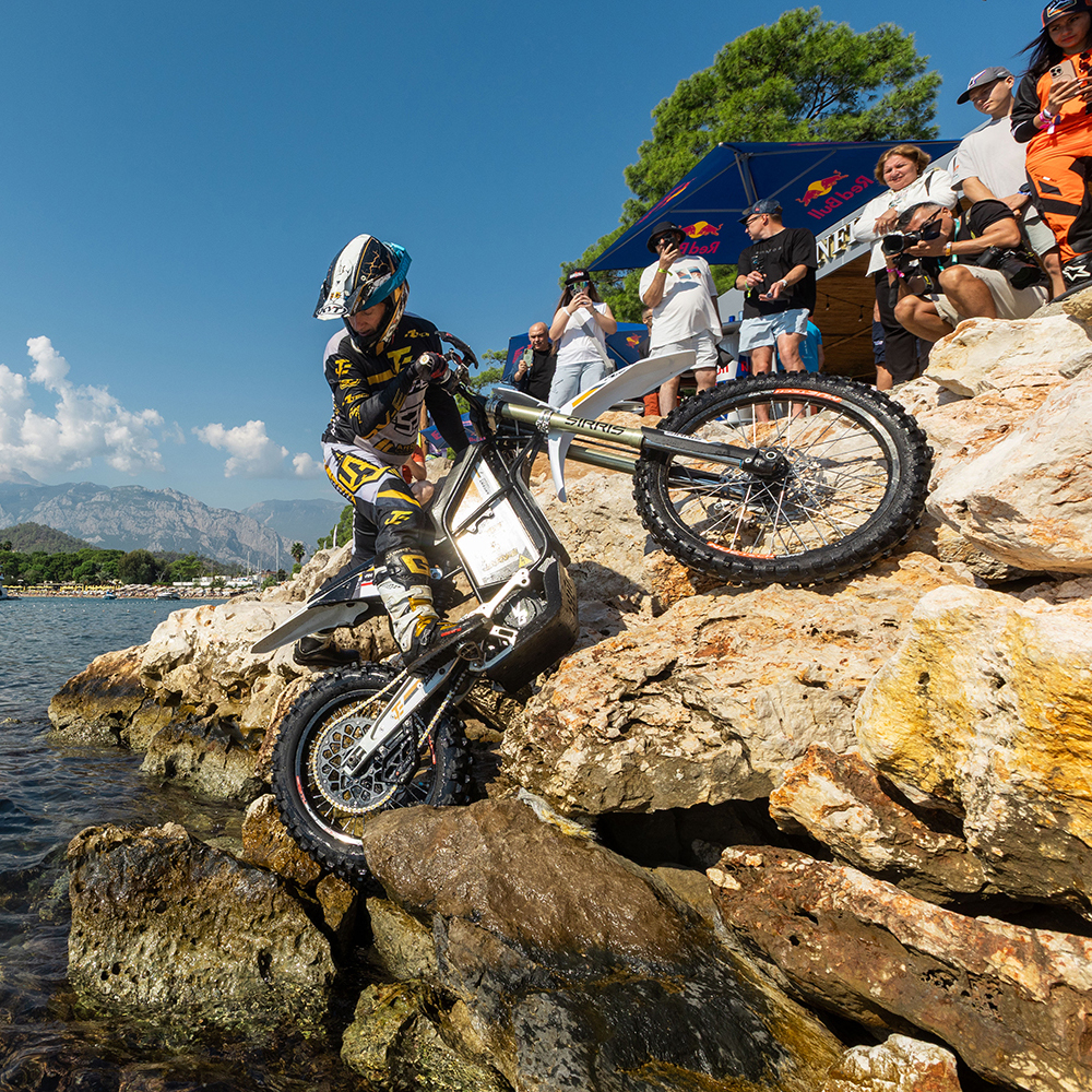 Graham Jarvis tames Sea to Sky on electric JARV-E