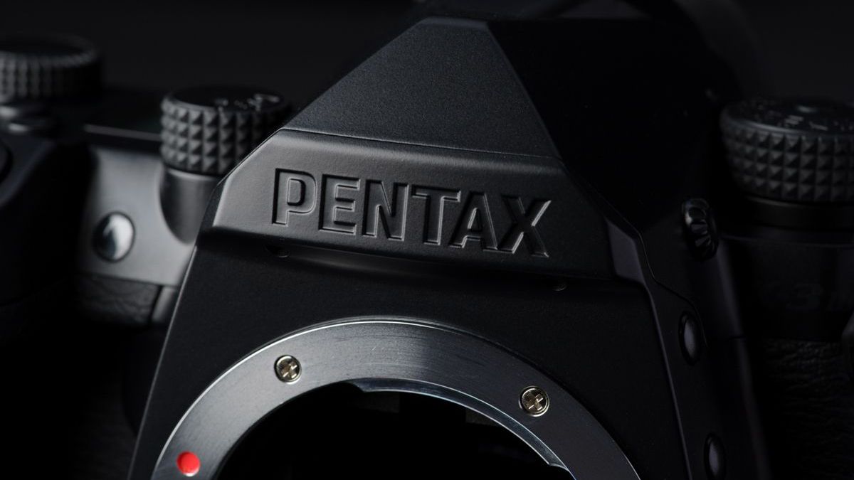 Could the “entirely new” Pentax DSLR be a super simple medium-format camera? Here’s why I’m throwing the idea out there