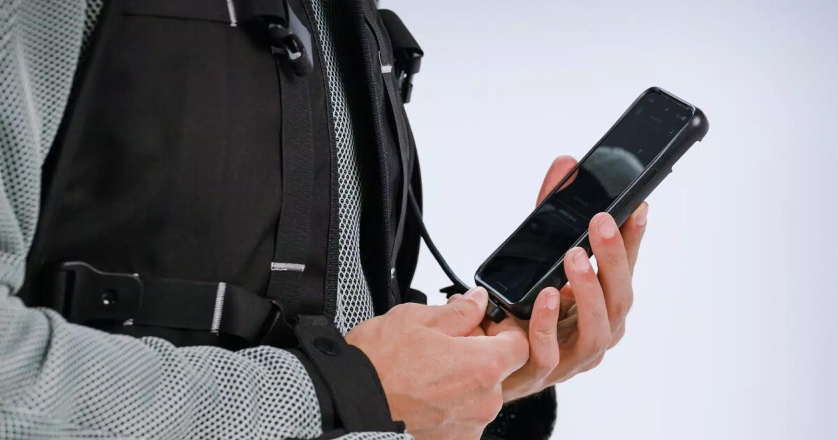 Insta-blow wearable airbag swaps power source for crazy weight savings