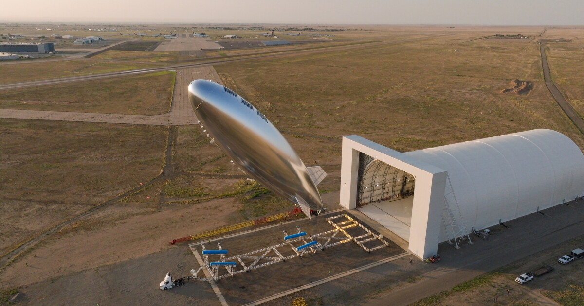 Flying cell tower beams phone signal to Japan from 10 miles up