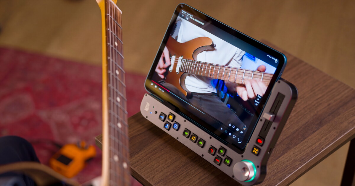 Benjamin gives YouTube music lessons real buttons and dials