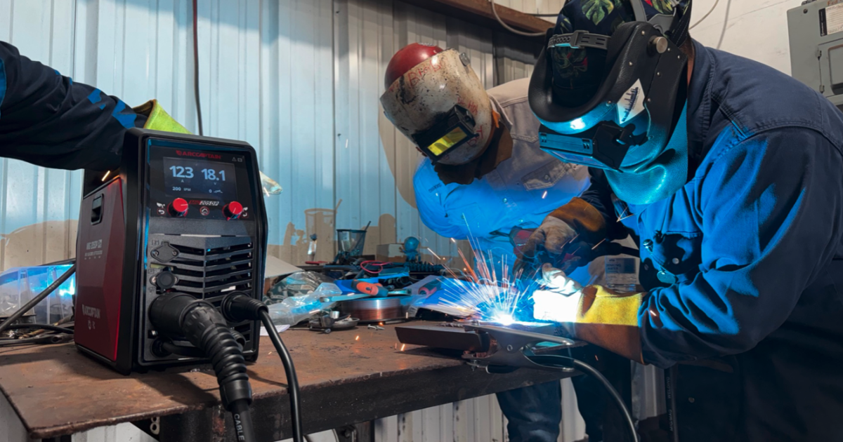 Texas welders let rip on a $600 Chinese rig… With a phone app