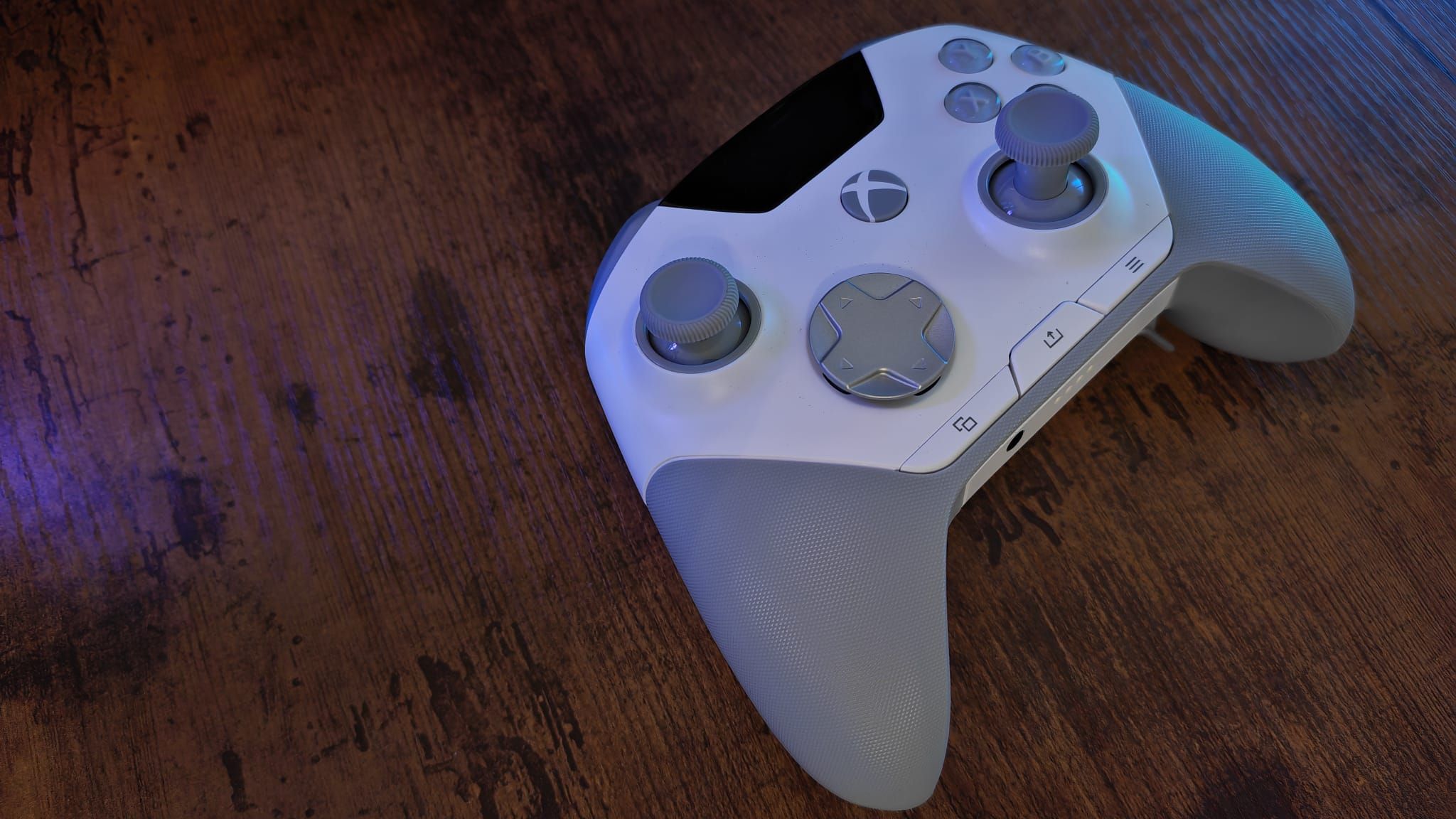 The SteelSeries Aeon Pro is a controller that costs $250, but after two weeks of playing with it, I can’t work out why
