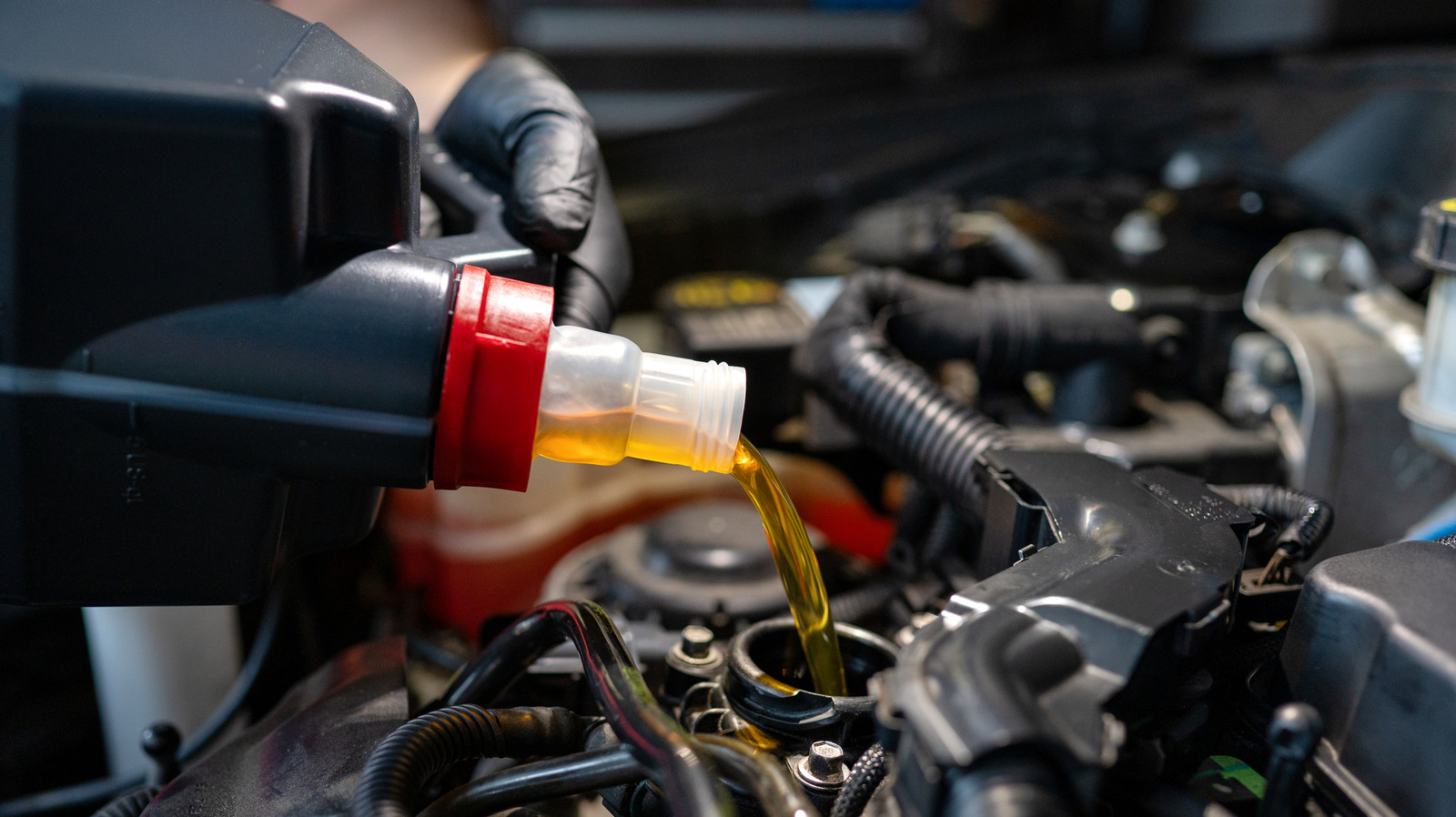 What’s The Difference Between Hybrid Oil And Regular Motor Oil? – SlashGear
