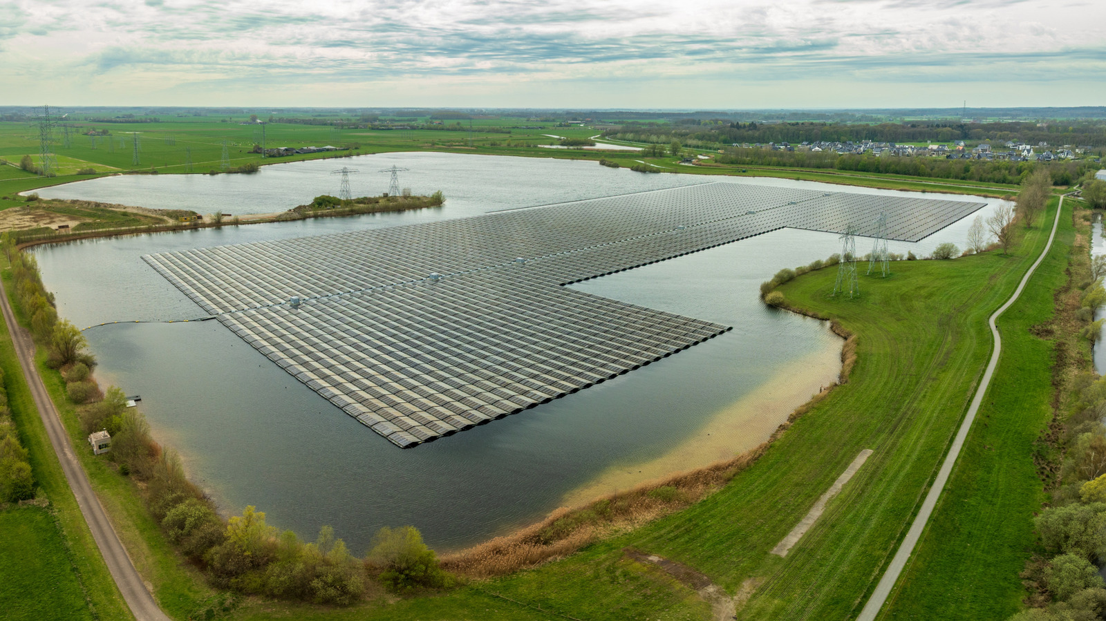 This Floating Solar Farm Is Doing A Lot More Than Just Generating Electricity – SlashGear