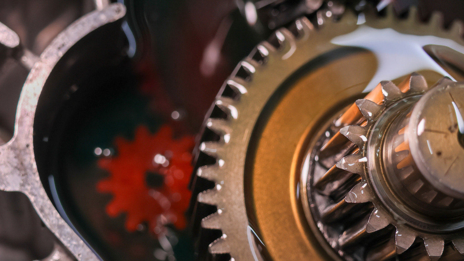 Here’s How Often You Should Be Changing Gear Oil – SlashGear