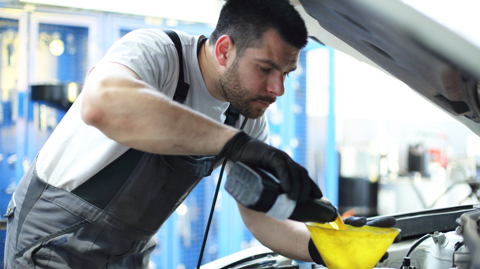 How The Cost Of Changing Your Oil Has Changed Since The 1960s – SlashGear