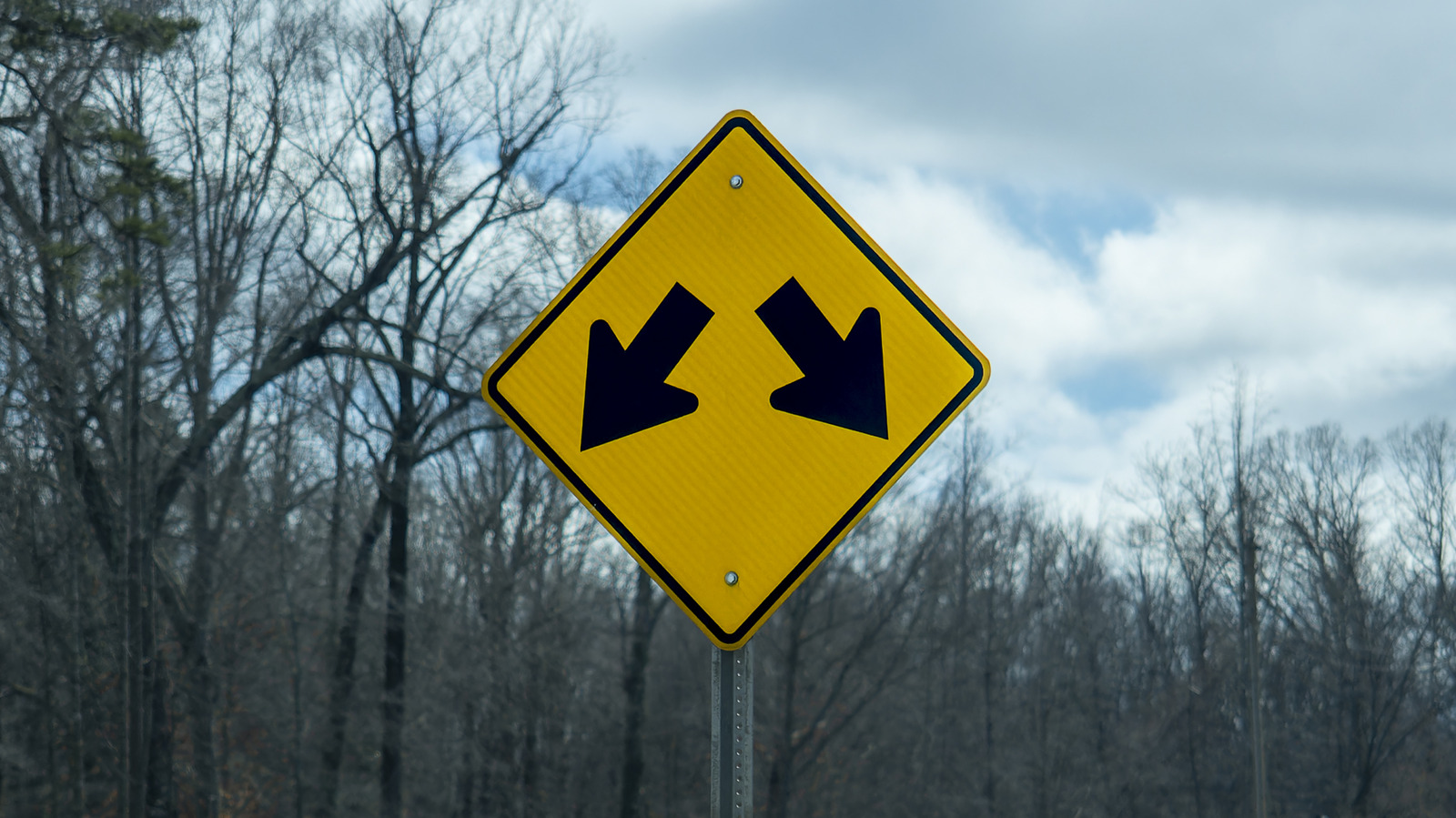 What Does A Road Sign With Two Arrows Pointing Downward Mean? – SlashGear