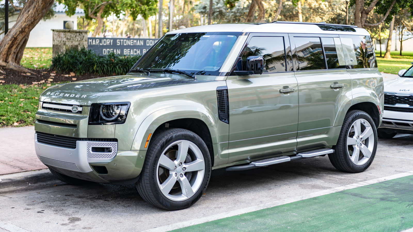 5 Mid-Size SUVs With Better Ratings Than The Land Rover Defender – SlashGear