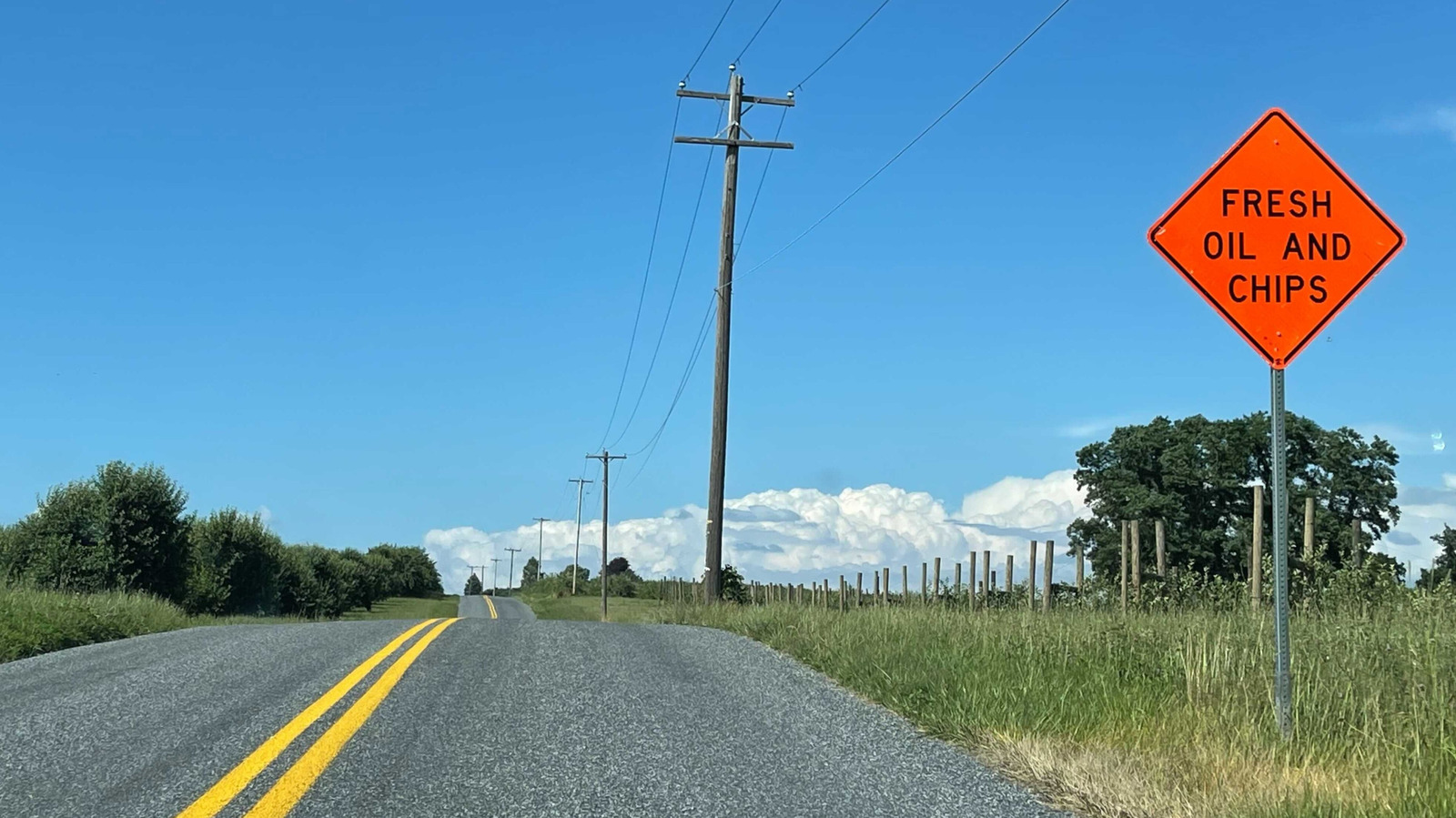 What Does A Road Sign That Says ‘Fresh Oil And Chips’ Mean? – SlashGear