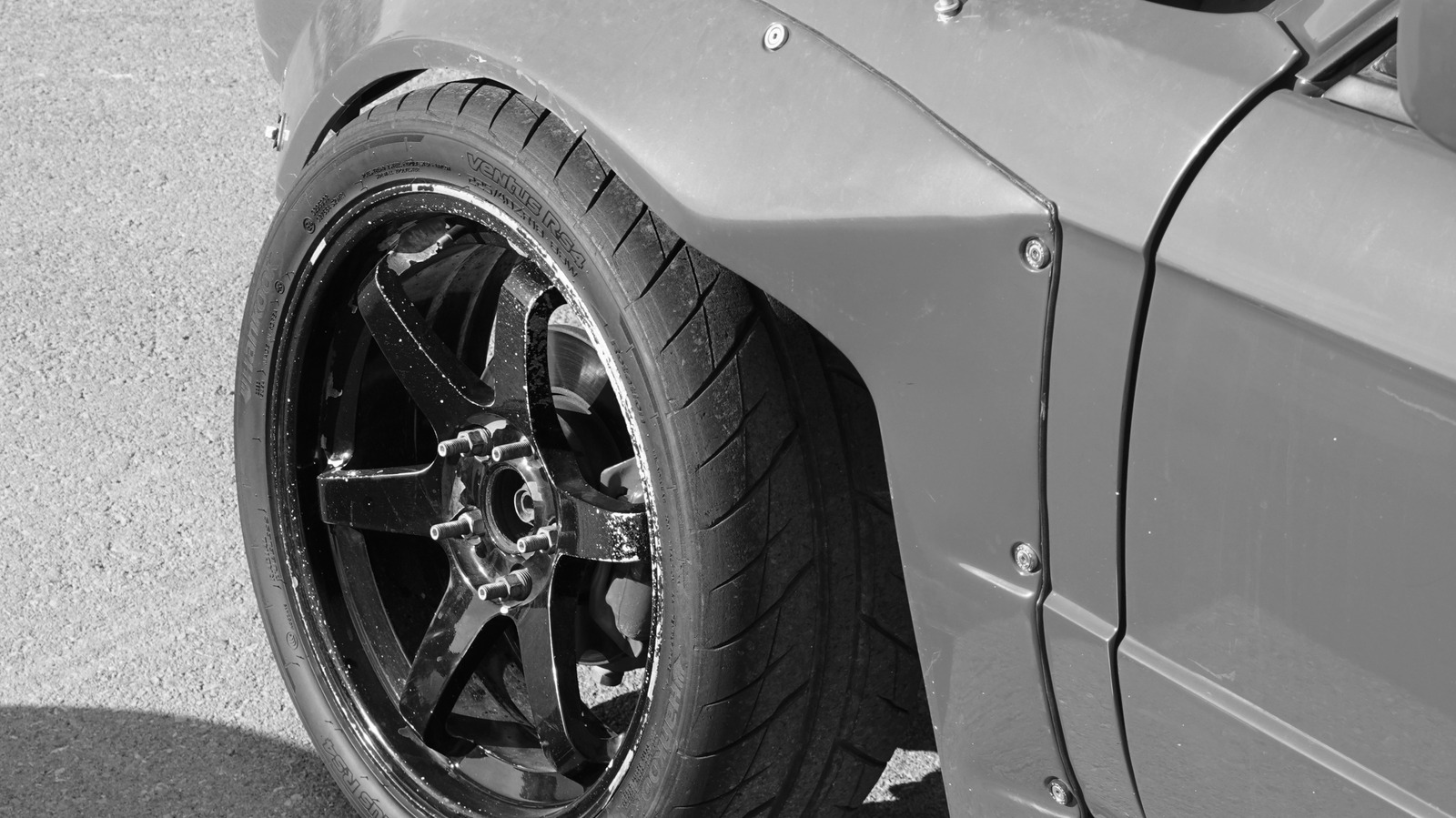 Want To Stop Your Tires From Rubbing The Fender? This May Be A Solution – SlashGear