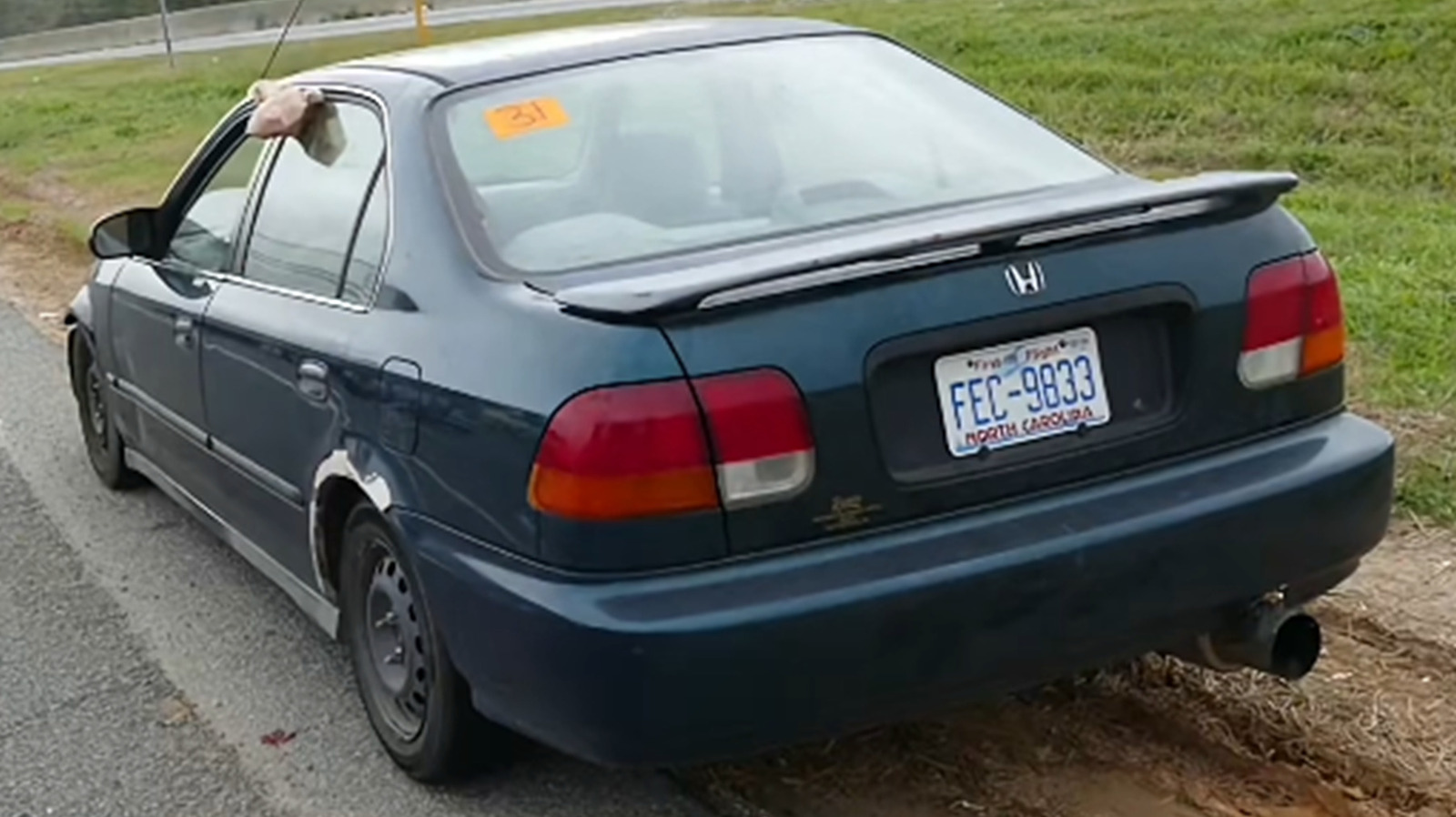 If You See A White Cloth Hanging From The Window Of A Parked Car, This Is What It Might Mean – SlashGear