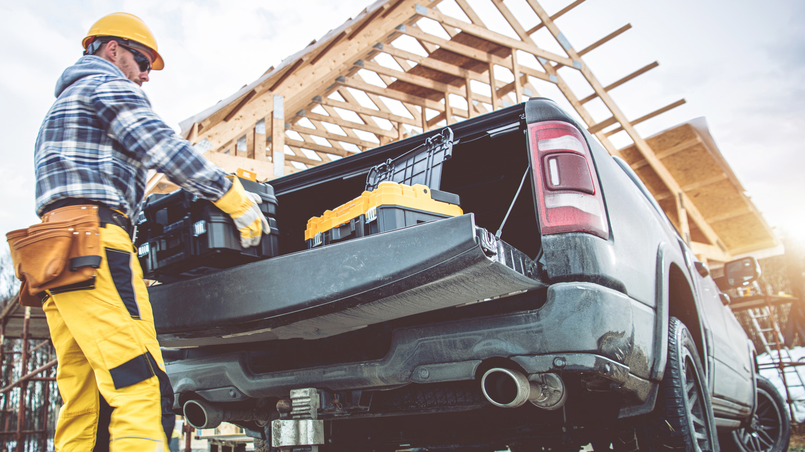 Everything You Need To Consider Before Buying A Truck Bed Tool Box – SlashGear