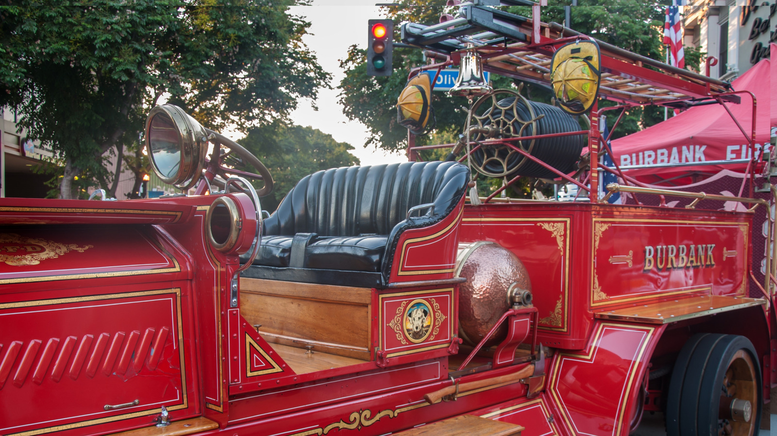 The Reasons Why Old-School Fire Trucks Had No Roofs – SlashGear