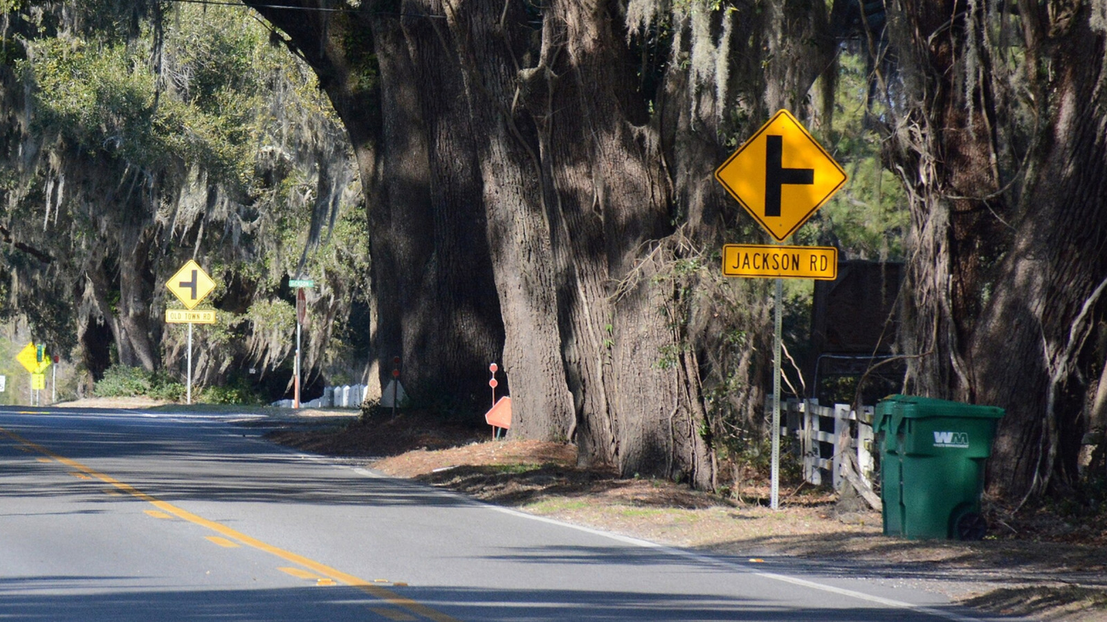 What Does A Side Road Sign Mean & Are There Different Types Of Them? – SlashGear