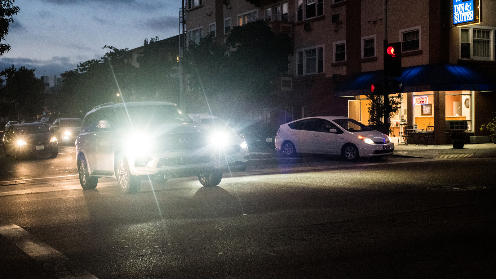 The US May Rewrite Some Rules Of The Road To Fight Annoying, Overbright Headlights – SlashGear