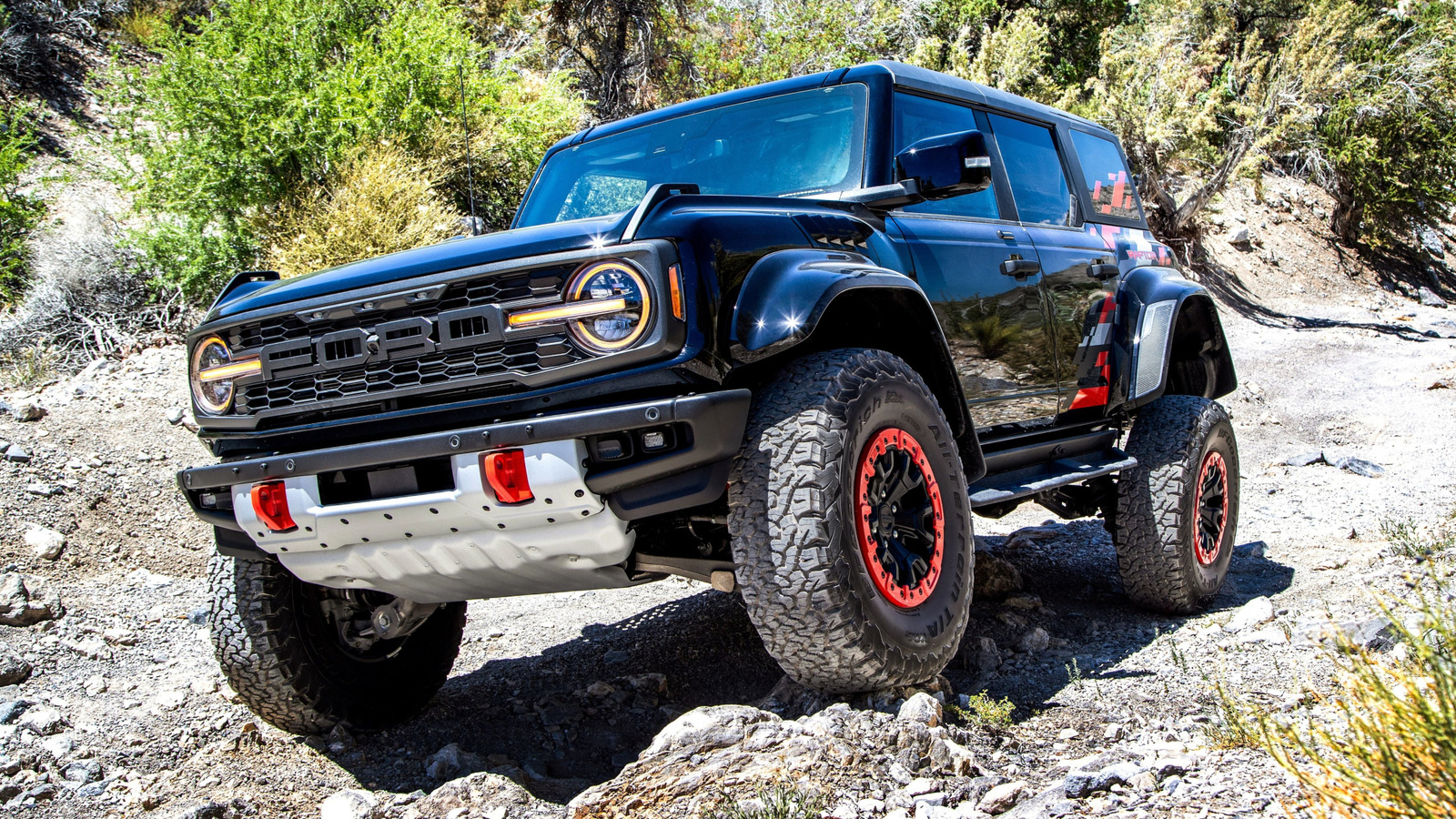 10 Midsize SUVs With Better Towing Capacity Than The Ford Bronco – SlashGear