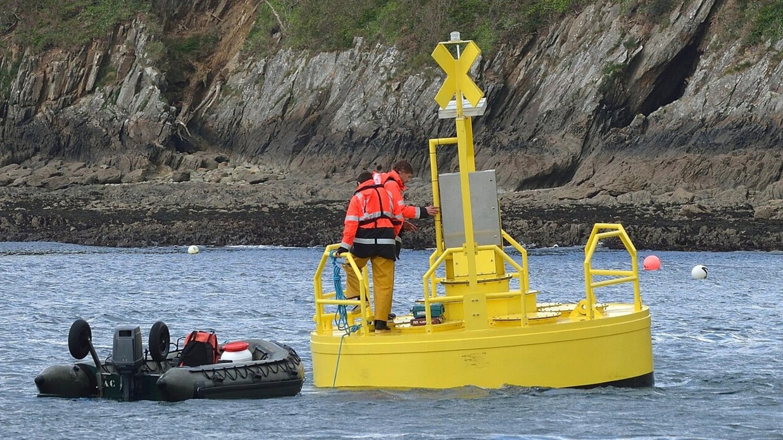What Is A Wave Buoy Used For In The Ocean? – SlashGear