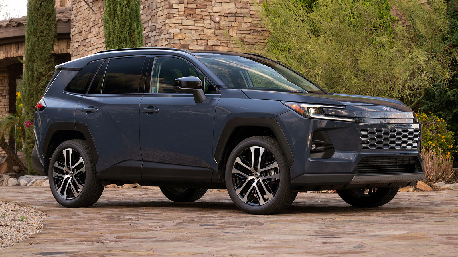 5 Hybrid Sedans With Better MPG Than The Toyota RAV4 – SlashGear