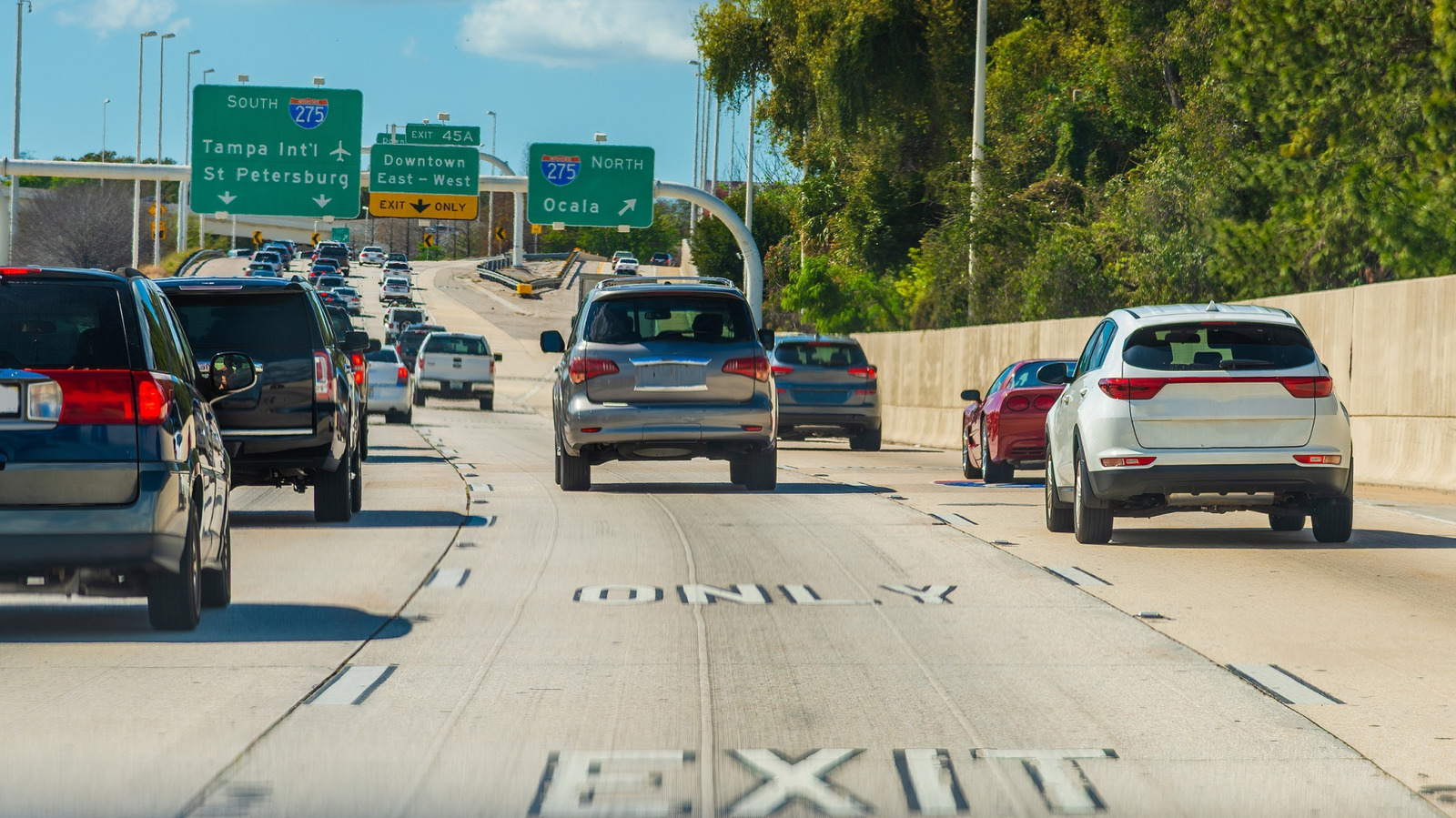 Why Do Some Highway Stripes Alternate Between Black And White? – CarScoops