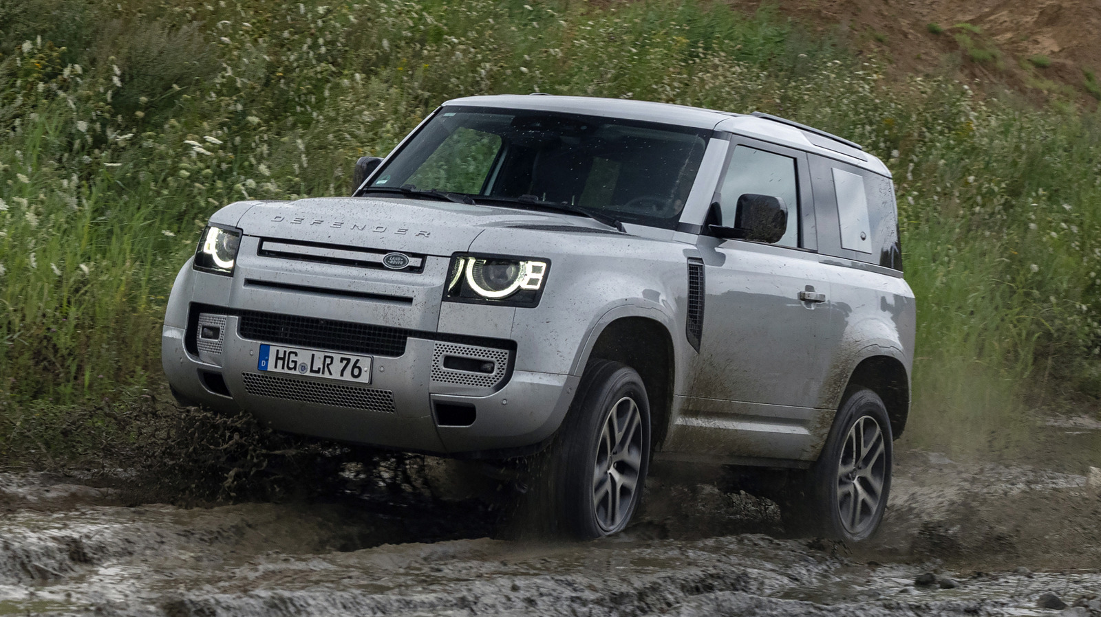 The 10 Most Iconic Land Rover Models Ever Produced – SlashGear