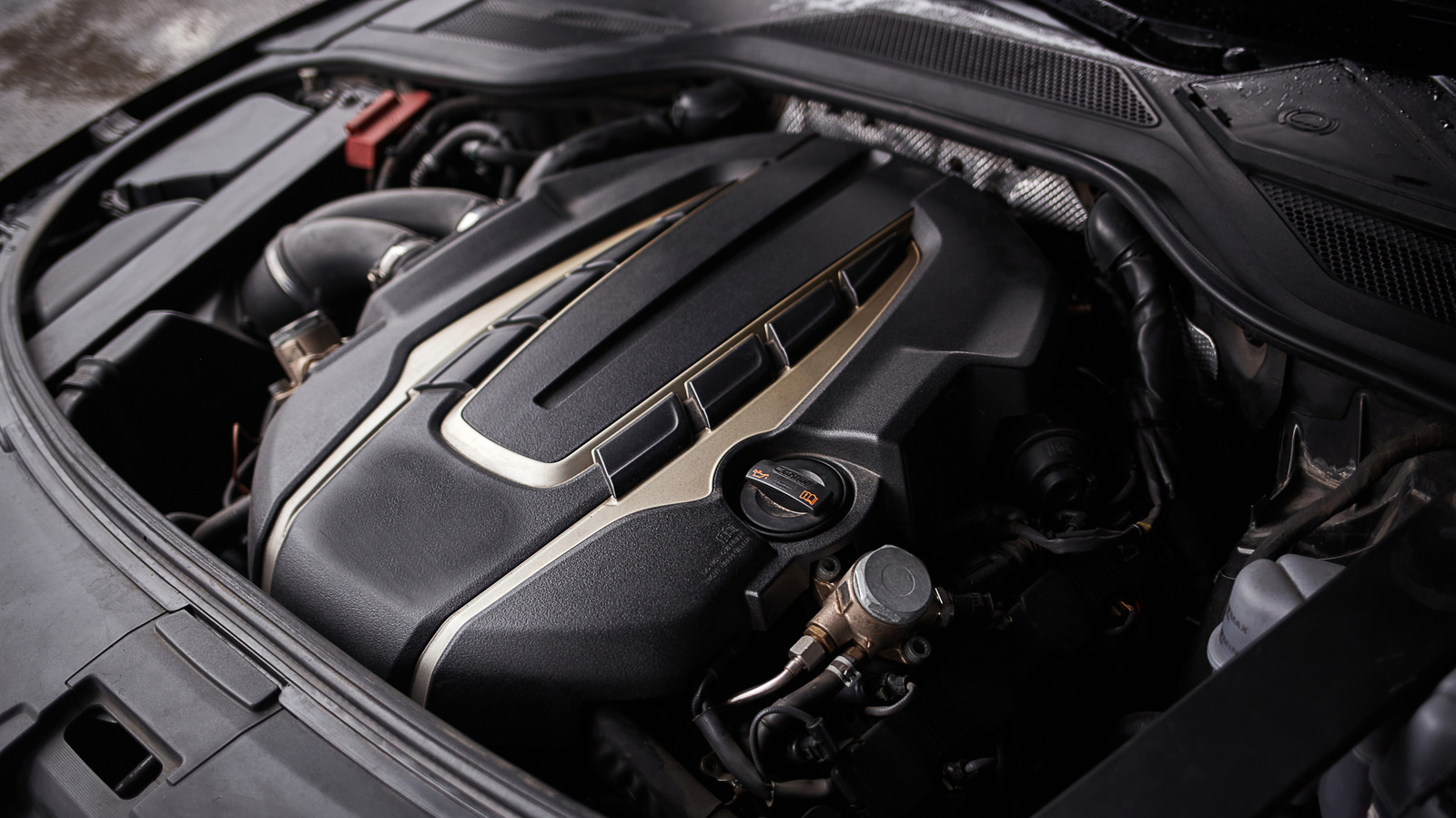 Why Do So Many Modern Cars Have Plastic Engine Covers? – SlashGear