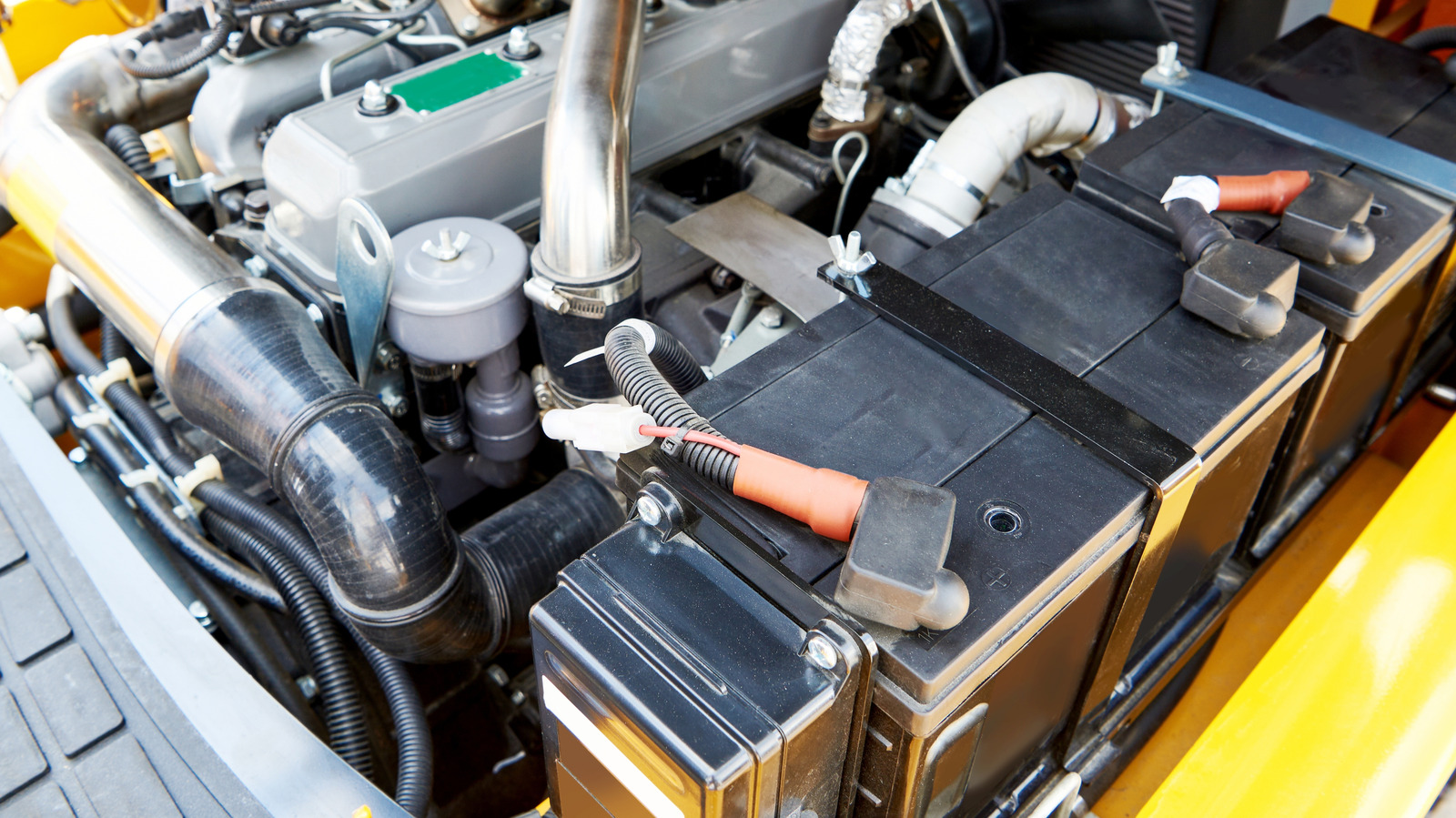 Why Automakers Put Two Batteries In Diesel Trucks – CarScoops