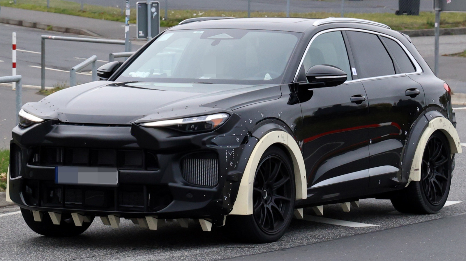 Porsche’s New Macan Prototype Looks Ready For A Jurassic Park Cameo – CarScoops