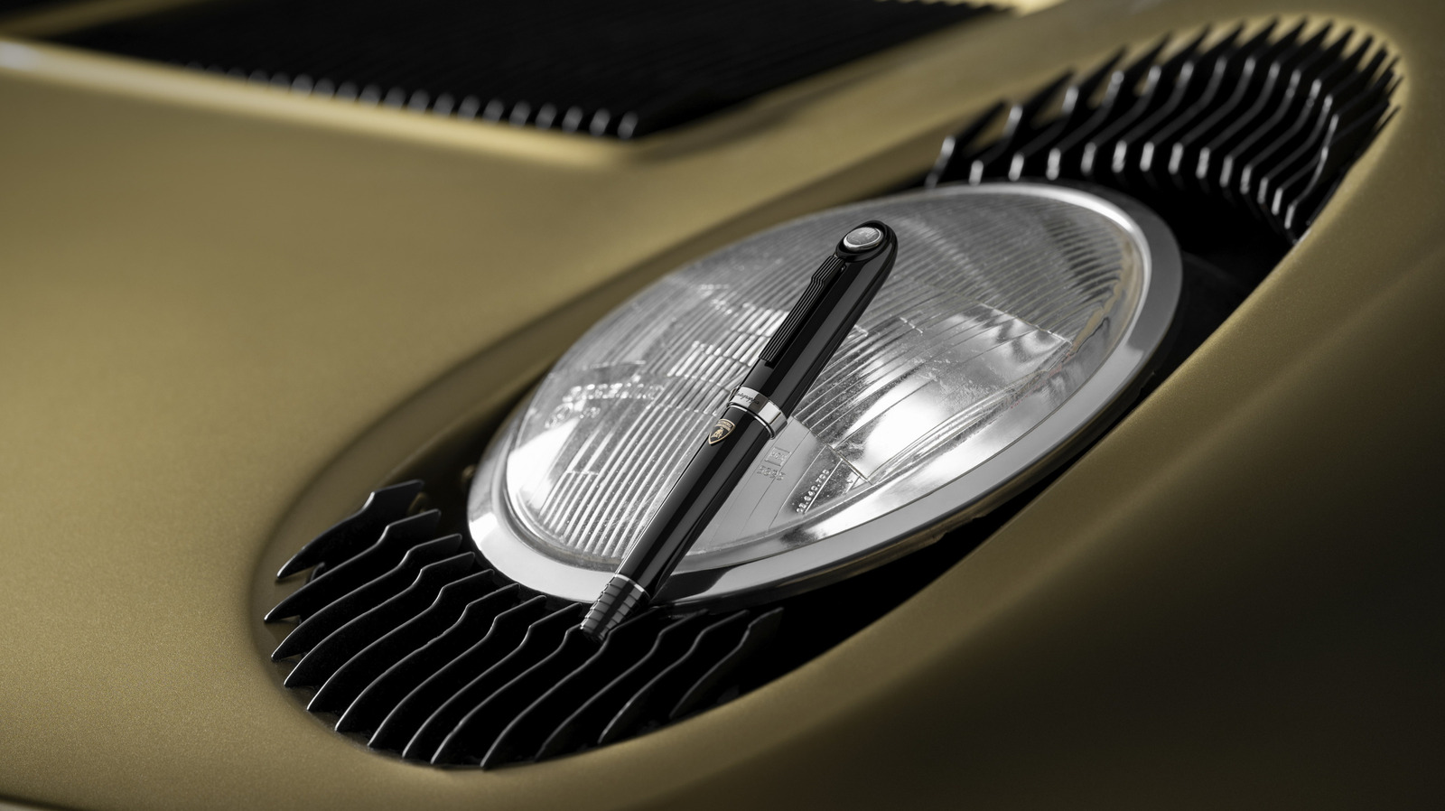 This Lamborghini Miura Tribute Has A Working Headlight, But It’s Not A Car – CarScoops