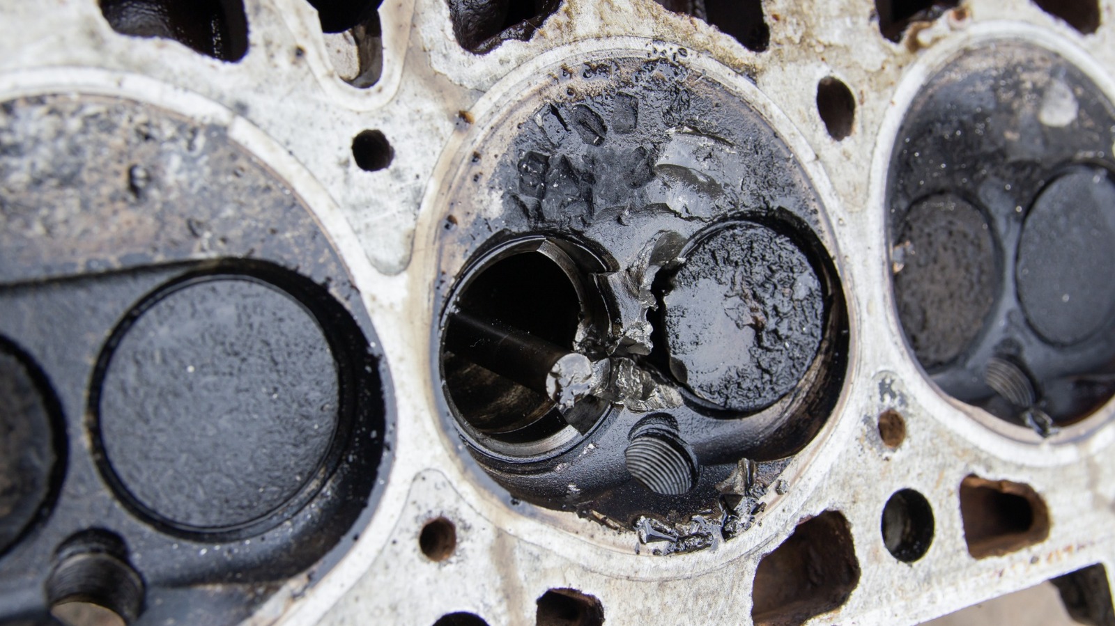 Can You Replace Just One Cylinder Head On An Engine? – SlashGear