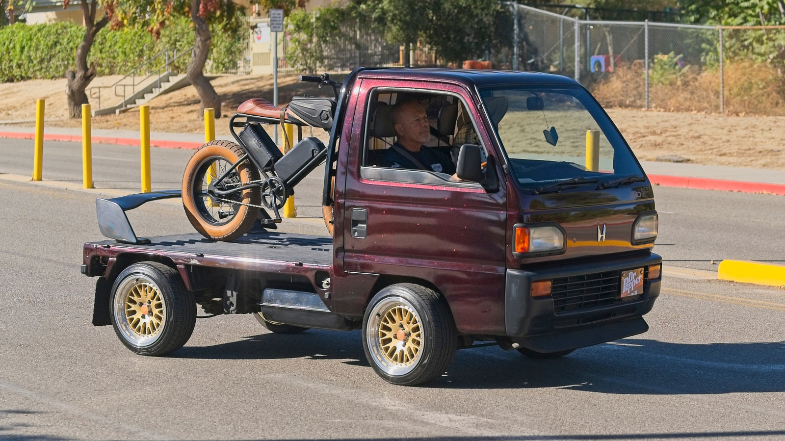 Why Are Japanese Mini Trucks Typically So Cheap? – SlashGear