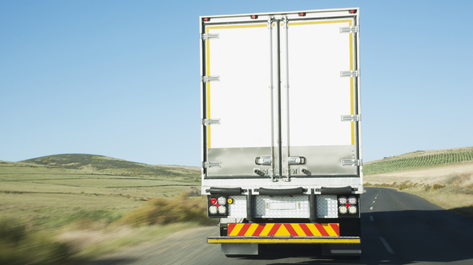 Why Do Some Trucks In Missouri Have No Rear License Plates? – SlashGear
