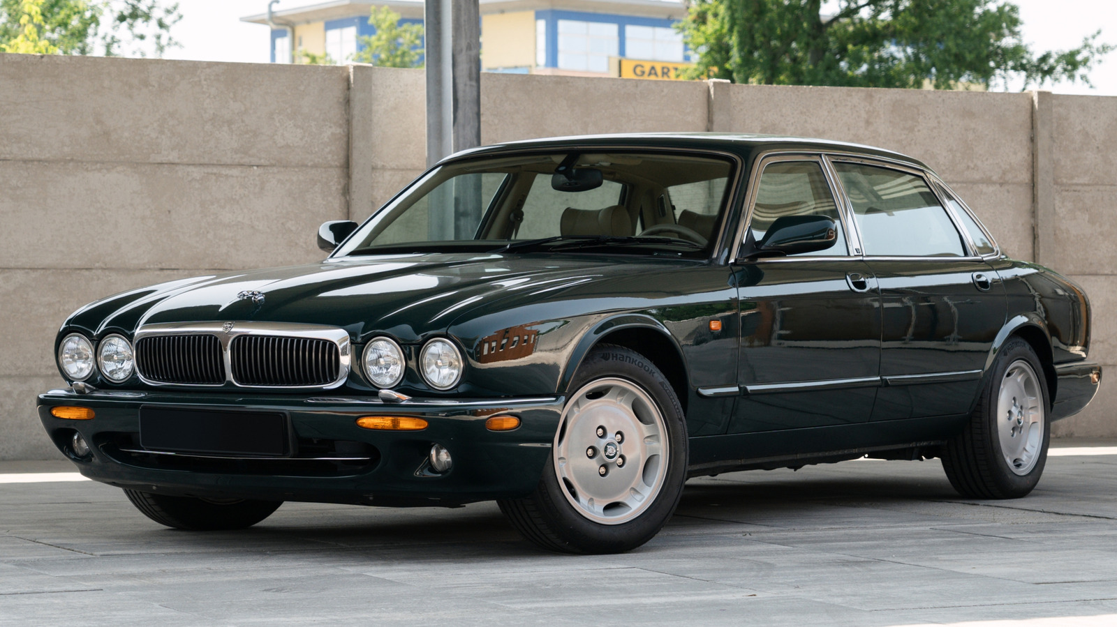 Ranking Every Jaguar XJ Generation From Best To Worst – SlashGear