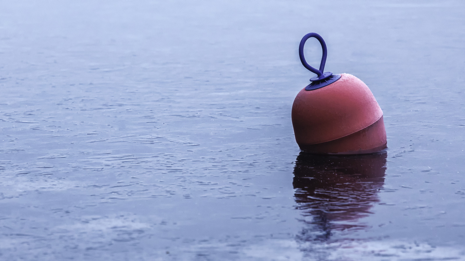 What Happens To Buoys In Winter When Water Freezes Over? – SlashGear