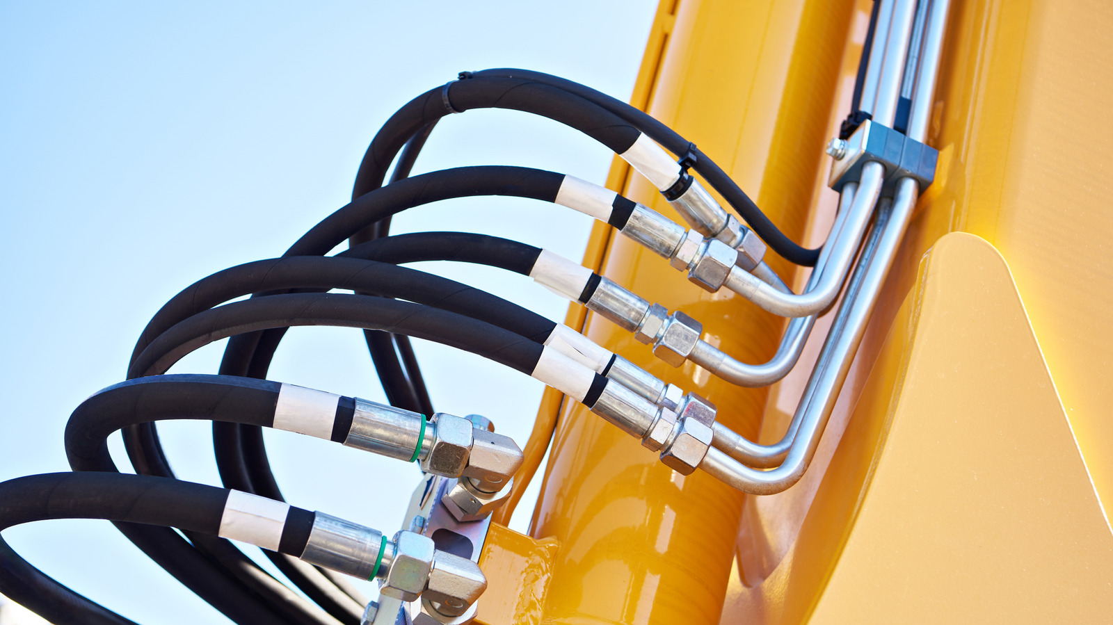 What’s The Difference Between Hydraulic Fluid And Hydraulic Oil? – SlashGear