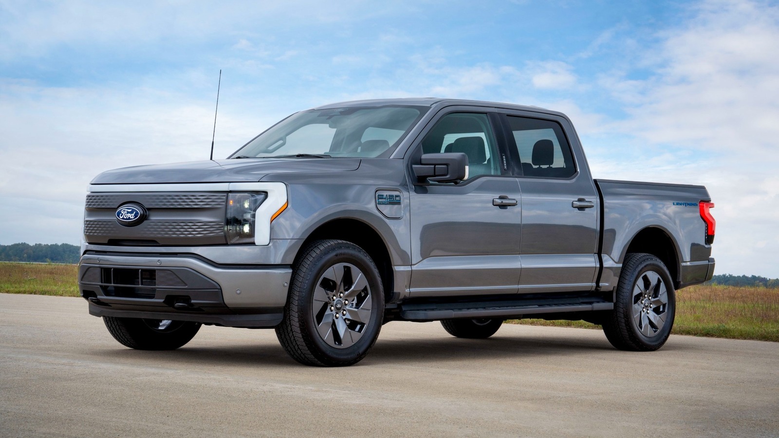 Ford Scrapped Its Electric F-150, But Now The Truck’s Selling Like Hot Cakes – SlashGear