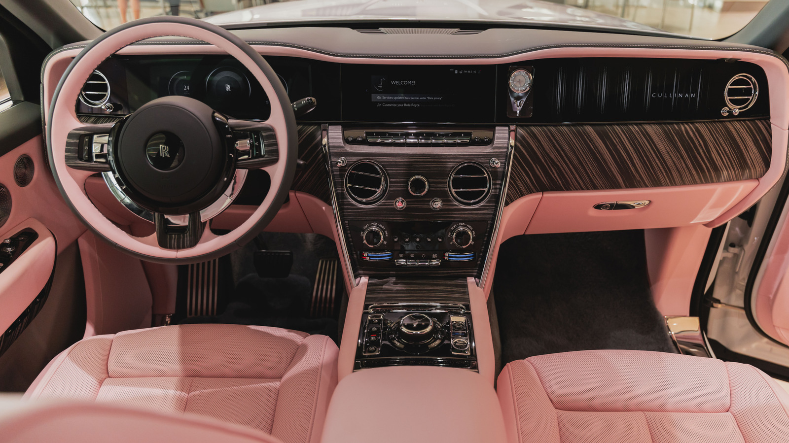 This Custom Pink Rolls-Royce Cullinan Is Absolutely Perfect For Miami – CarScoops
