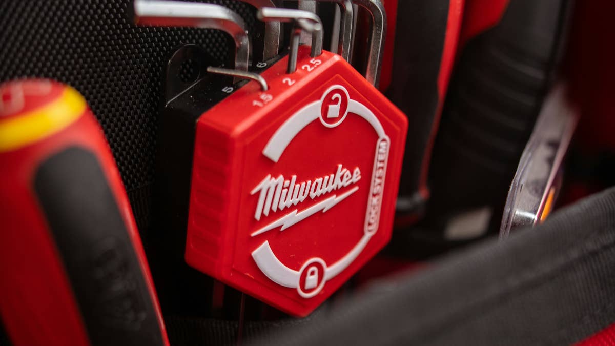 Milwaukee’s M12 Cordless Multi-Tool Is Now Only $79 at Walmart