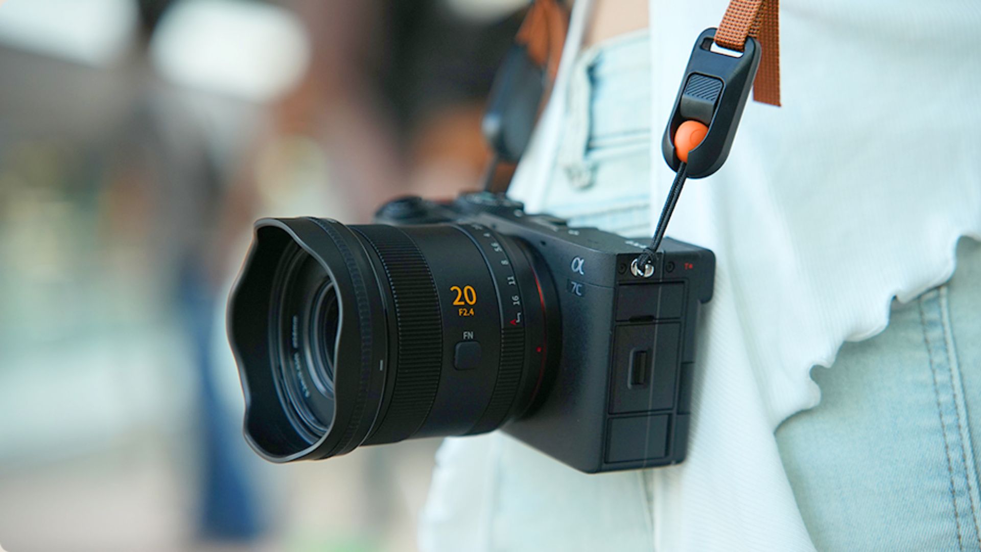 Sirui launches two affordable Swift autofocus lenses for mirrorless cameras