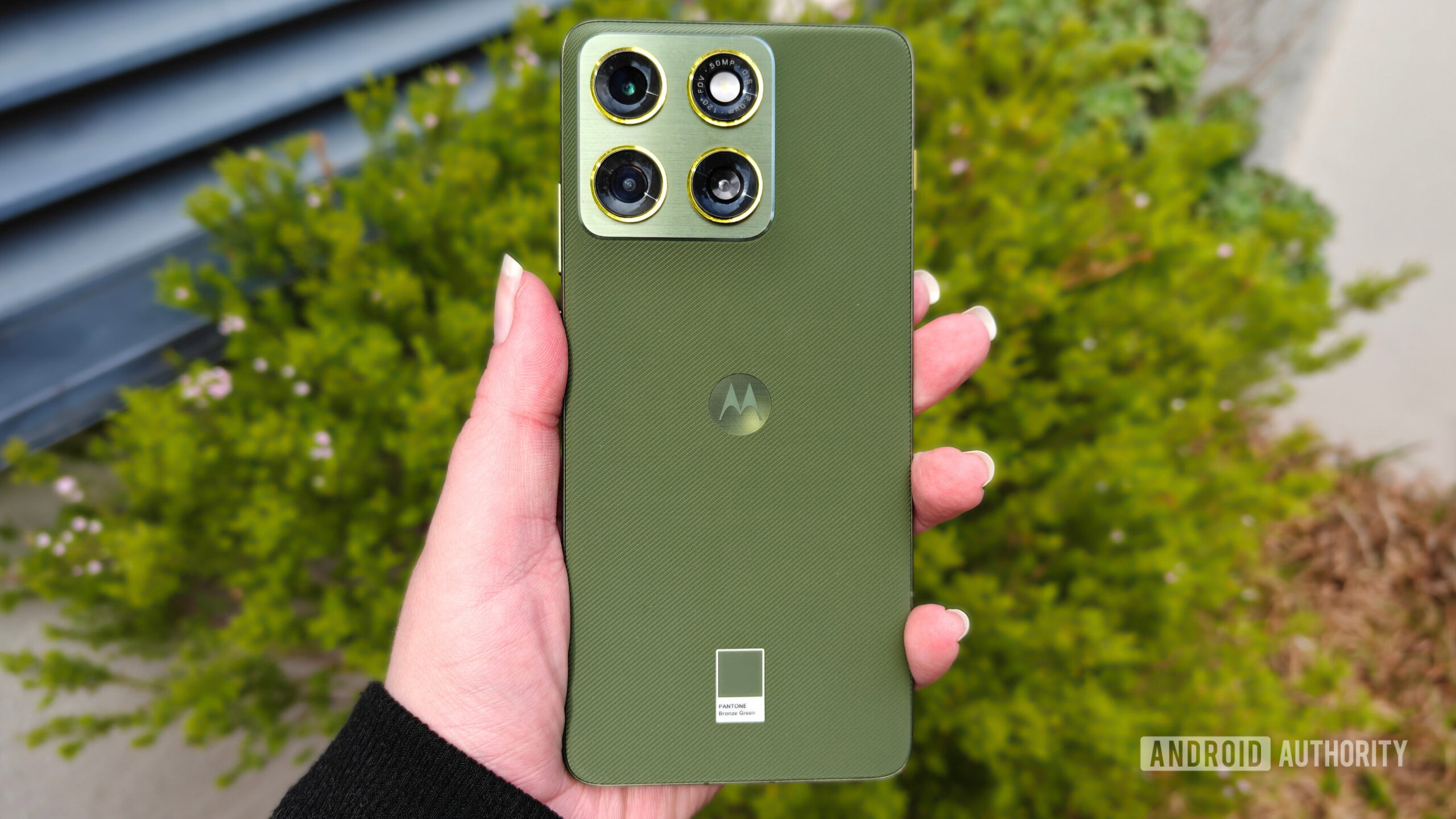 This 2025 Motorola phone is quietly becoming one of my favorite Android devices
